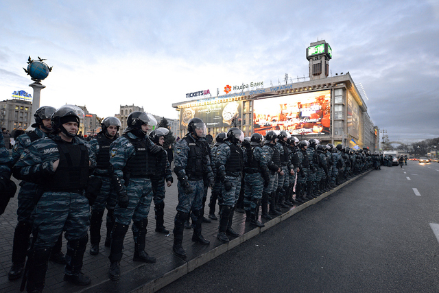 Riot police divided Euromaidan in two